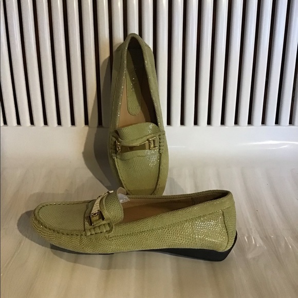 Vaneli Shoes - Vaneli green loafer. 7.5